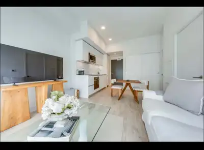Experience luxurious living in this fully furnished suite on the heart of Yorkville. With 24/7 check...