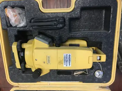 Topcon DT-209 optical digital theodolite Have 3 . Open to offers also have tripods