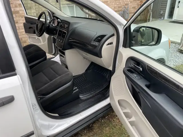 2015 Dodge Grand Caravan in Cars & Trucks in Leamington - Image 8
