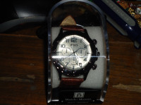 8x  fashion watches new in package with battery