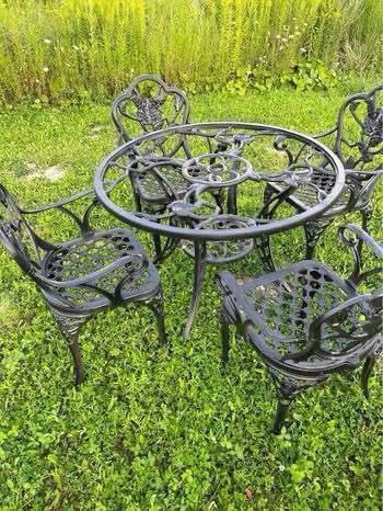 Vintage heavy cast iron patio set in Patio & Garden Furniture in Markham / York Region