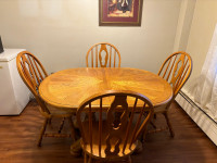 Oak table/4 chairs/extension