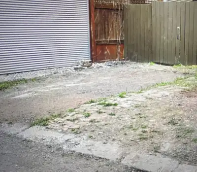 Stationnement prive exterieur entre Saint-Christophe et Saint-Hubert proche de la rue Marie-Anne Est...