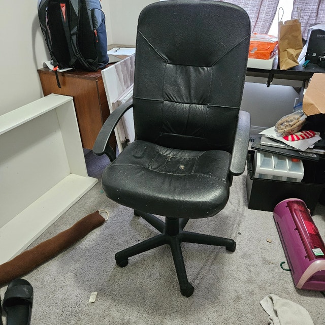 Free office chair Free Stuff Calgary Kijiji