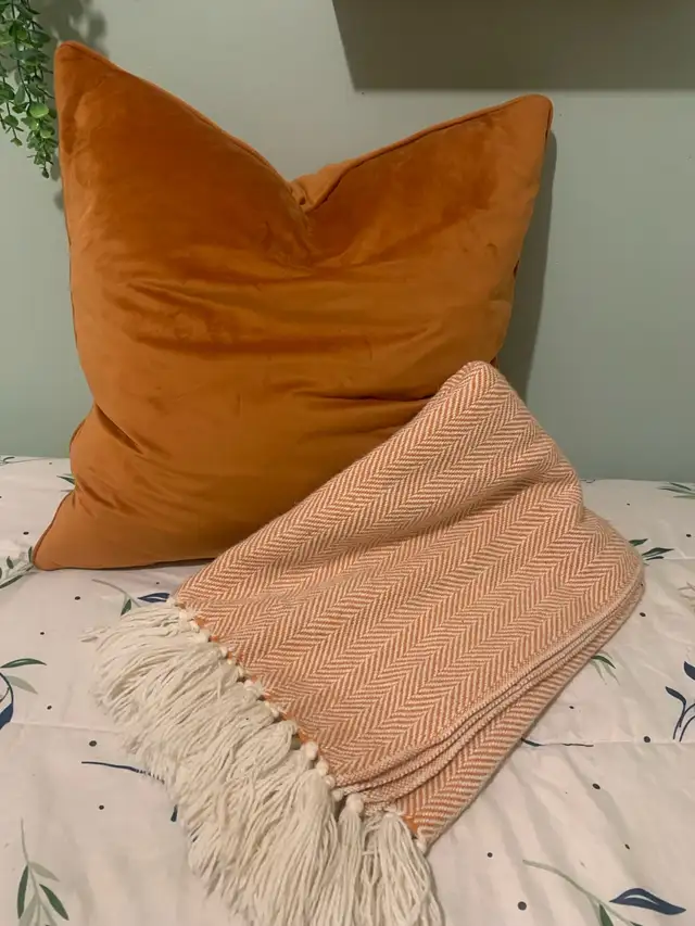 Comforter set! in Bedding in Charlottetown - Image 7