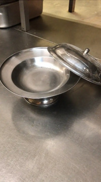 Stainless steel dish with lid