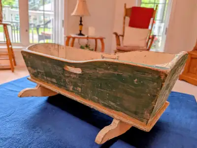 Vintage green painted doll cradle Fergus, ON area $25.00