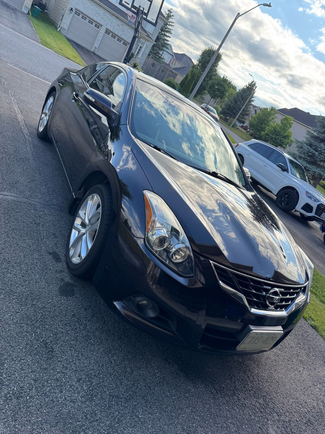 2010 Nissan Altima 3.5 SR coupe V6 in Cars & Trucks in Ottawa - Image 3