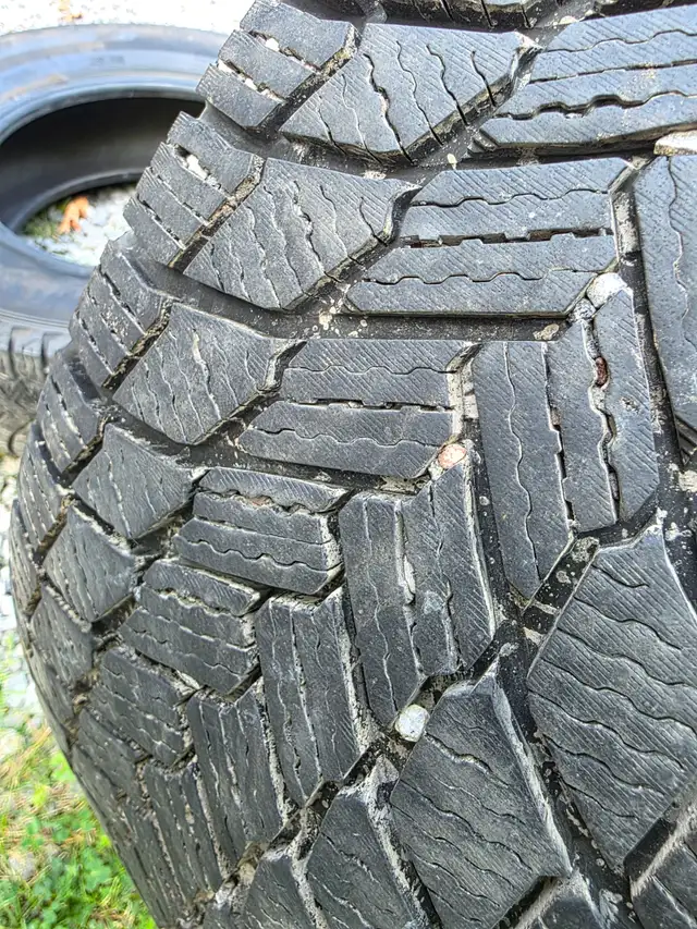 Michelin X ice Snow Tires 245 70 R17 in Tires & Rims in Kawartha Lakes - Image 3
