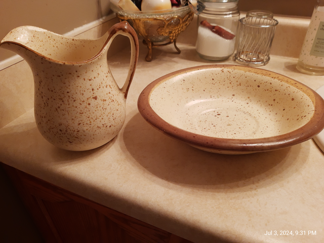 PITCHER & BASIN SET in Home Décor & Accents in Ottawa - Image 3