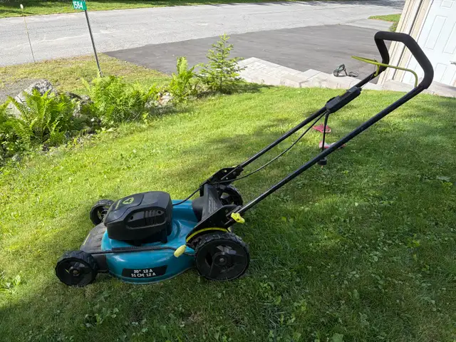 electric lawn mover  in Lawnmowers & Leaf Blowers in Kingston - Image 3