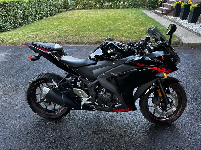 2015 Yamaha YZF-R3 non ABS in Sport Bikes in Oakville / Halton Region - Image 5