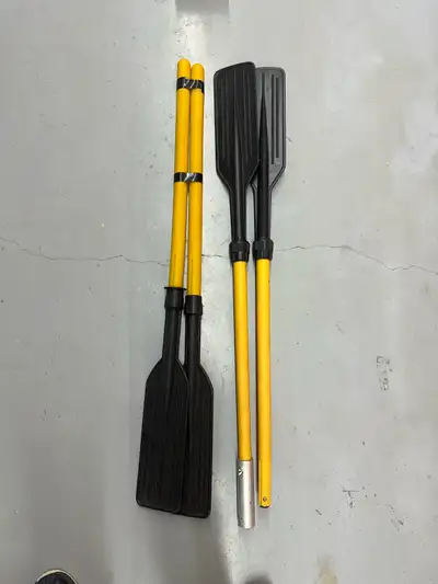 Oars for boats and canoes. Condition: used, good, price for everything.