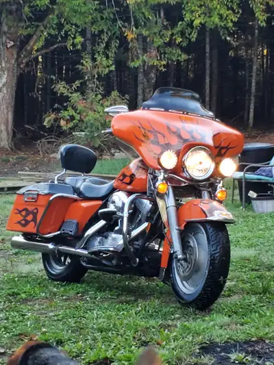 Beautiful 2004 Harley-Davidson FLHT touring bike in eye-catching orange. Runs great and rides smooth...