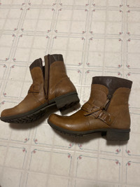 Clarkes Bendables boots 