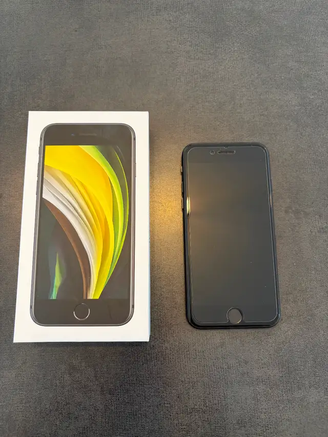 Iphone SE (2e génération 2020) in Cell Phones in Lévis - Image 2