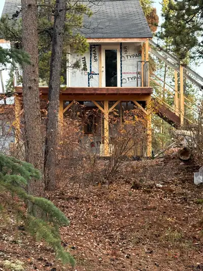 1 bdrm loft apartment for rent, available Nov 1st. Rustic living style as apartment needs completion...