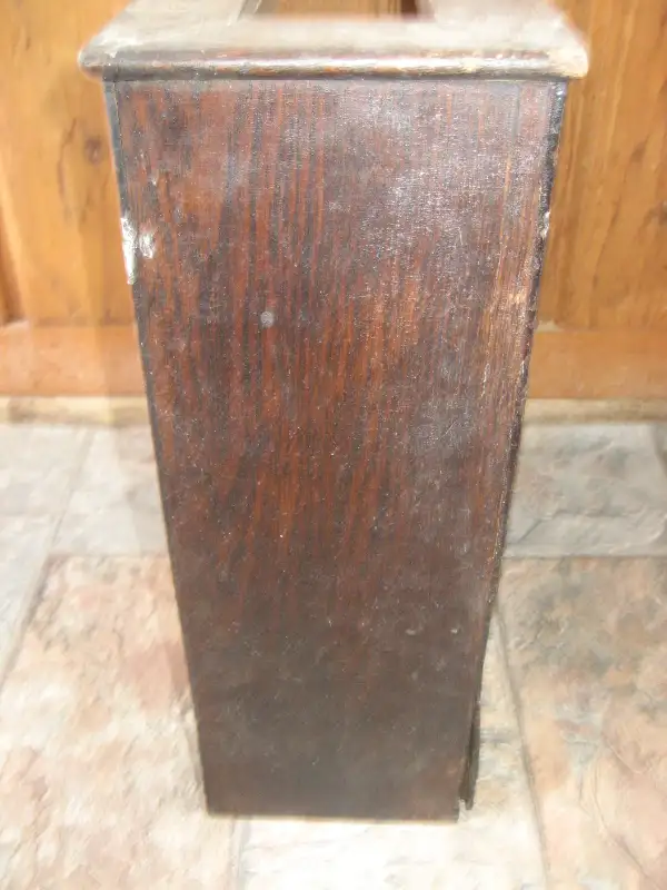 Antique 1/4 Cut Oak Treadle Sewing Machine cabinet in Hutches & Display Cabinets in Winnipeg - Image 5
