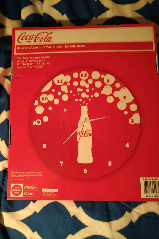 Coca Cola 12 inch Bubble Burst Wall Clock New ! in Home Décor & Accents in City of Toronto - Image 4
