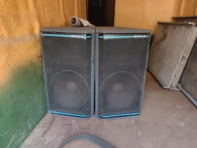peavey dth 2 concert speakers, View more