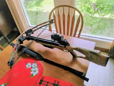 Man Kung MK-300 Crossbow Red dot sight, loading aid, 11 arrows and broad heads, 285 fps used only a...