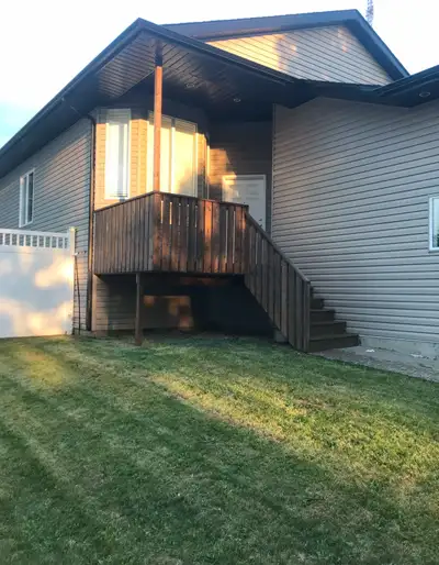 4 bed, 2,1/2 bath House built in 2009-2010 Upstairs laundry Central air Central vac Humidity control...