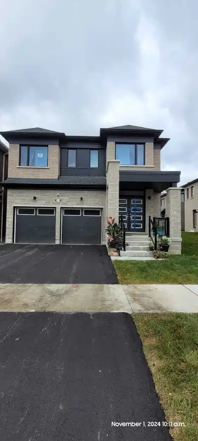 For rent 1 bed room with in-suit washroom and walk-in closet, Fully furnished room in Pickering's qu...