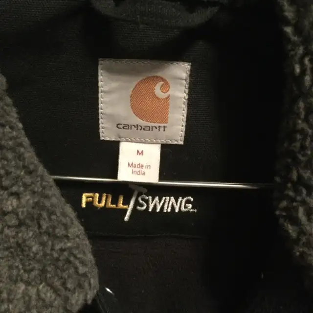 Carhartt mens medium jacket in Men's in City of Toronto - Image 4