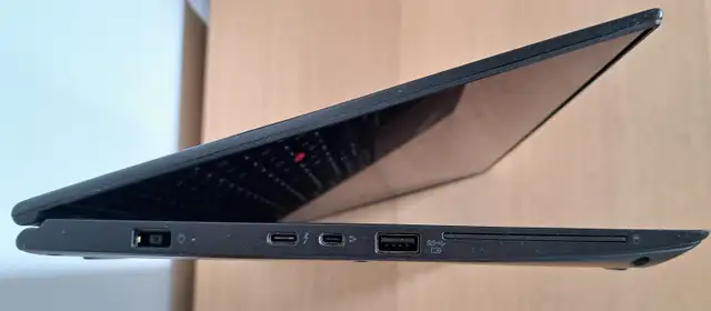 Lenovo ThinkPad Yoga x380 13.3" 2-in-1 Laptop/Tablet convertible in Laptops in City of Montréal - Image 6