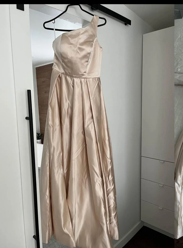 Wedding or Prom Dress dans Femmes - Robes et jupes  à Longueuil/Rive Sud - Image 3