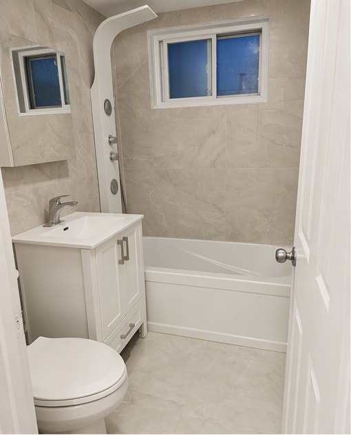 Stunning, completely renovated 3-bedroom (5½) upper duplex — photo 2