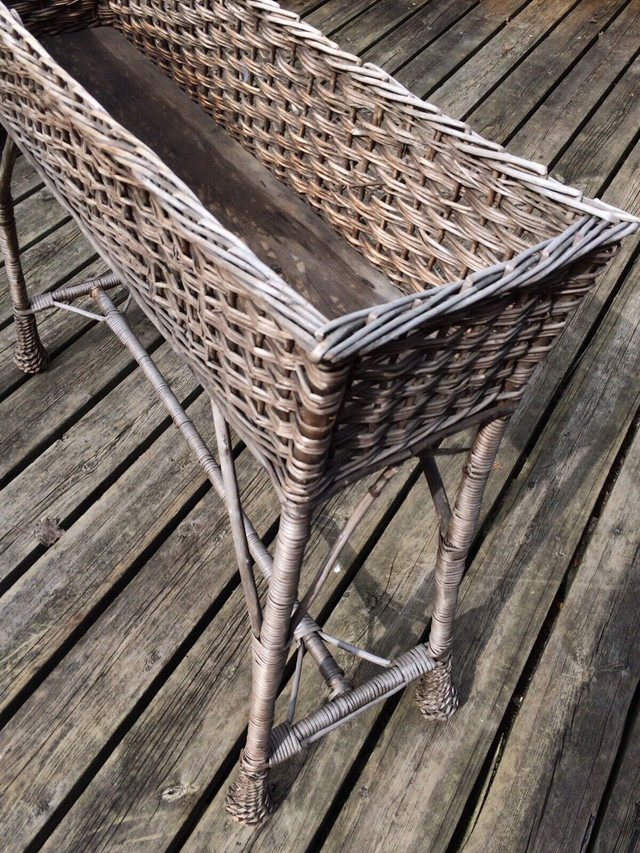 Antique Natural Wicker Planter in Home Décor & Accents in Mississauga / Peel Region - Image 2