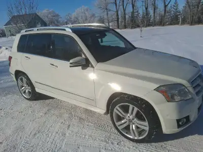 Very clean Alberta/BC vehicle only 111,400 km 3.5 litre AWD . Navigation ,front and rear sunroof, he...
