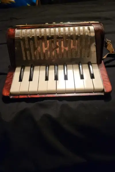 IF THE ADD IS UP ; IT'S AVAILABLE. HOHNER - MIGNON accordion. Made in Germany in the 1940's. The car...