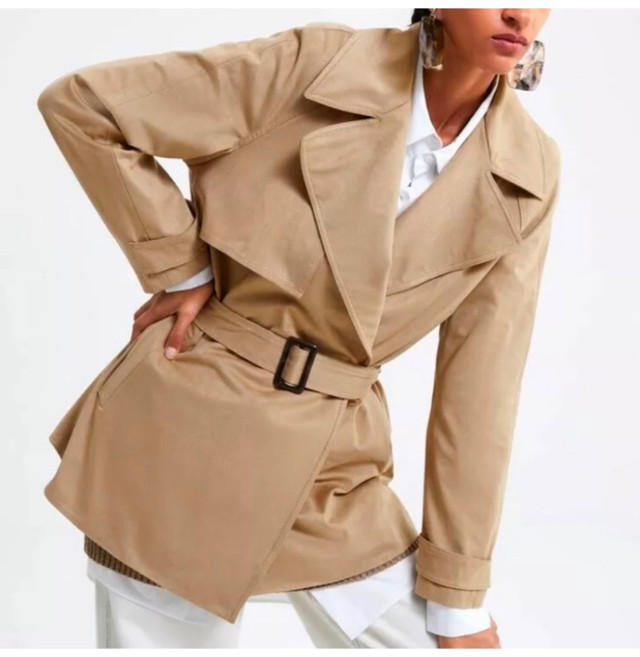 Zara short trench coat size XS -small in Women's - Tops & Outerwear in Cape Breton
