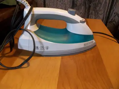 Fer à repasser BLACK + DECKER 1200W, View more
