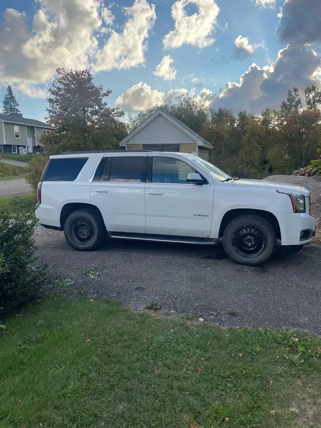 2016 Yukon in Cars & Trucks in Cape Breton - Image 4