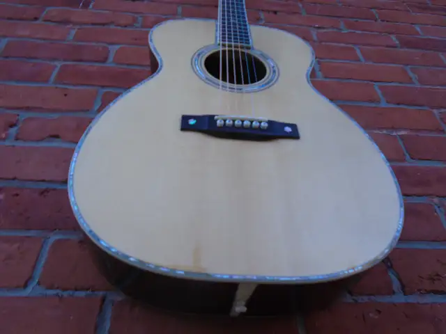 Eastman E40OM-TC guitar . B stock instrument in a mint condition in Guitars in Ottawa - Image 4