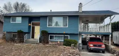 Bright 1200 sq ft top floor of house for rent. $2000 per month, plus utilities. * 2 bedrooms, * 1 fu...