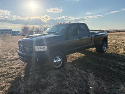 04 dodge 3500 Dulley 5.9 Cummins auto leather a/c 4x4 140km original rust free truck Excellent fuel...
