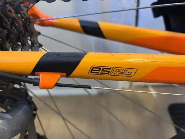 SPECIALIZED Bike 52cm in Road in Fredericton - Image 3