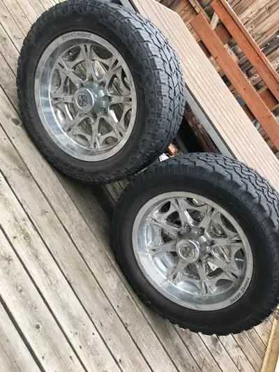 22/24 inch west coast rims and tires for sale. They are chrome polished the chrome is chipping a bit...