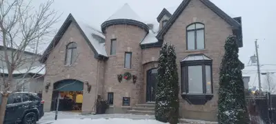 Magnifique maison a vendre a Châteauguay. A 2 minutes de autoroute 30 et 7 minutes du pont mercier ....