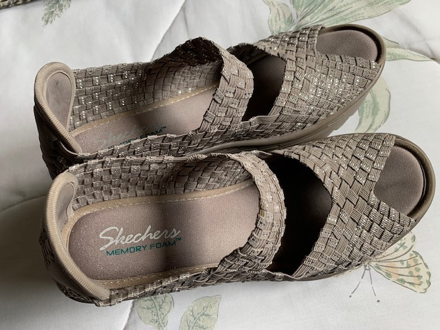 Skechers Wedge Sandals in Women's - Shoes in Kawartha Lakes - Image 2