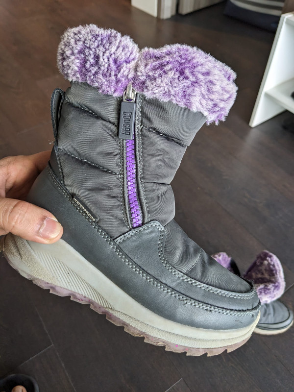 Kids Snow/winter shoes. Fits 3-4 year old kid. Cougar brand in Clothing - 4T in City of Toronto
