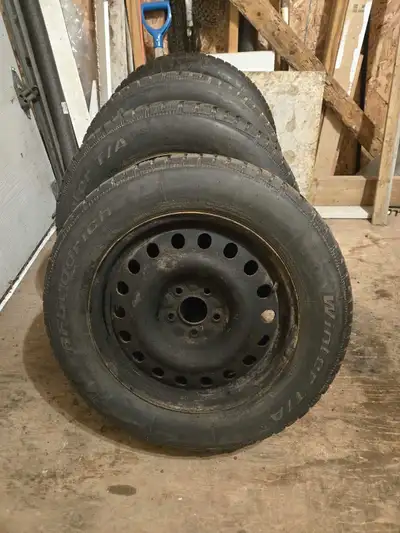 4 pneus d'hiver sur jantes BF Goodrich T/A winter , utilisé a peine 1 saison, bolt pattern 5x120mm h...