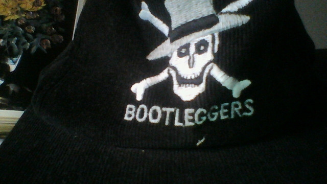 Riders Bootleggers hats heater/ipod touch$29eTrade4 iphoneX in Arts & Collectibles in Ottawa - Image 2