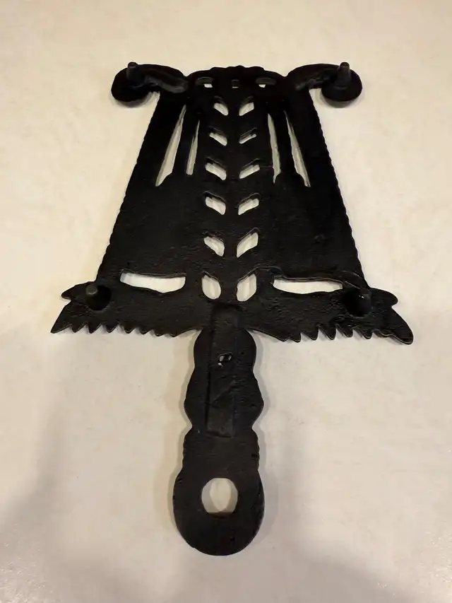Iron Trivet in Home Décor & Accents in Ottawa - Image 4