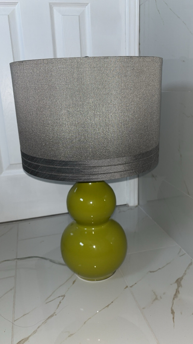 Crate and Barrel - Lampe - Table lamp dans Éclairage intérieur et plafonniers  à Longueuil/Rive Sud - Image 3