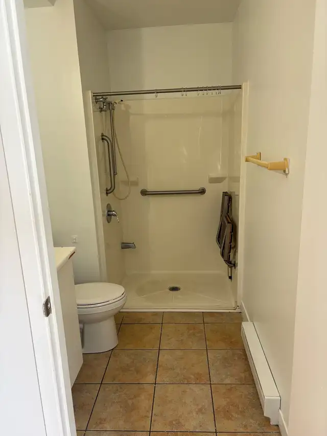 chambre a louer  in Room Rentals & Roommates in La Ronge - Image 3